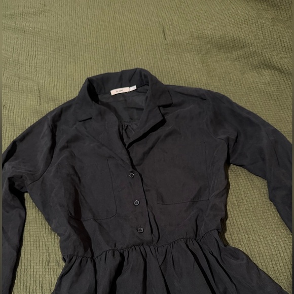 Elegant Black Midi Dress - Picture 2 of 4